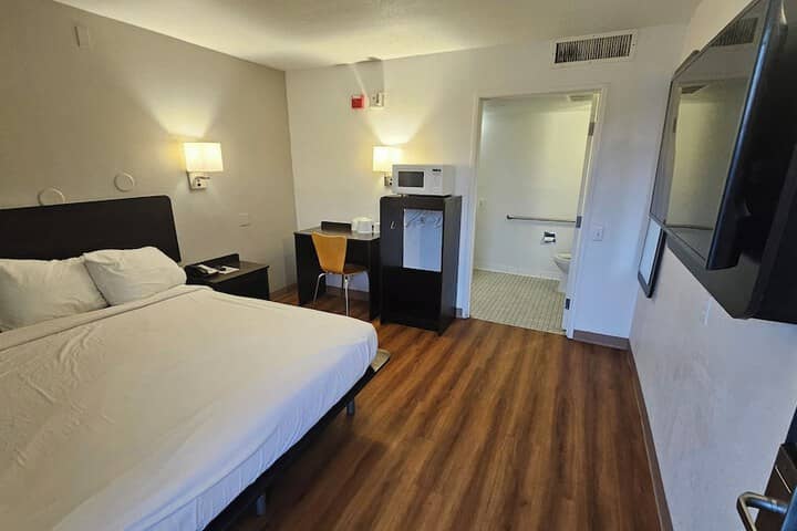 Room 13 of 37