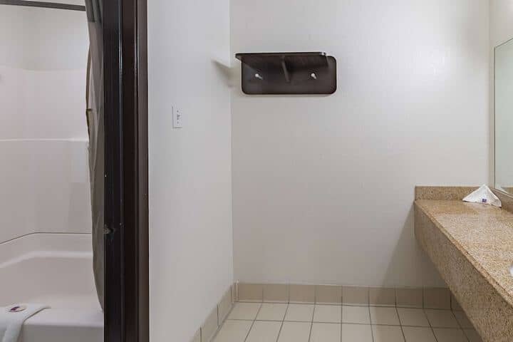 Room 16 of 37