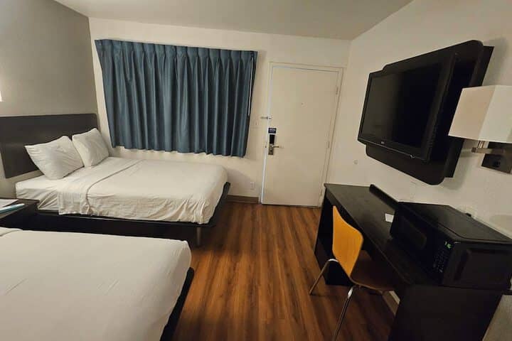 Room 7 of 37