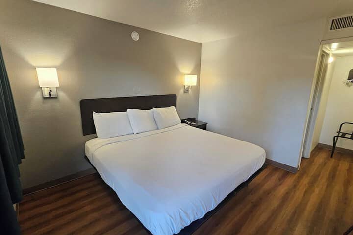 Room 9 of 37