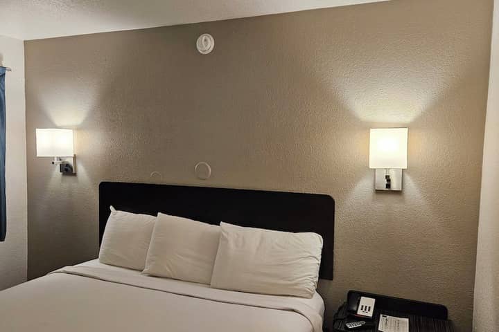 Room 5 of 37