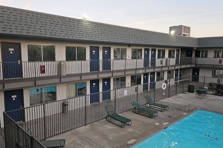 Pool 21 of 37