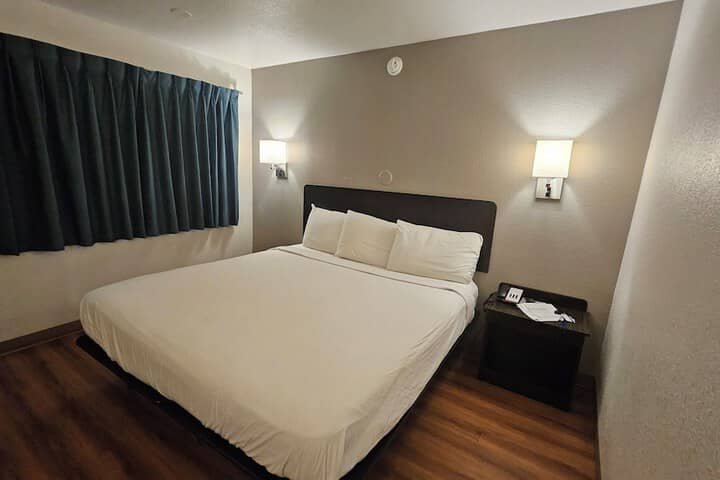 Room 10 of 37