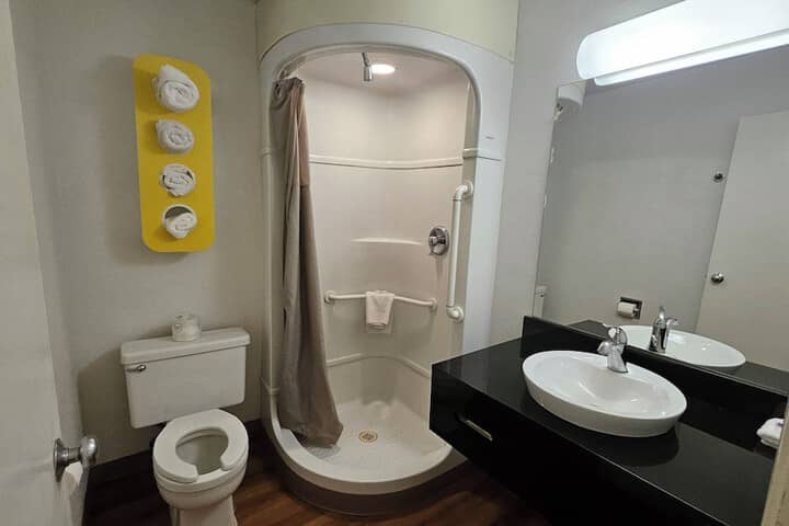 Room 18 of 37